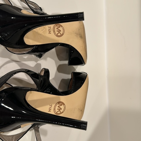 Michael Kors black patent pointy toe heels size 7.5 - Picture 6 of 7